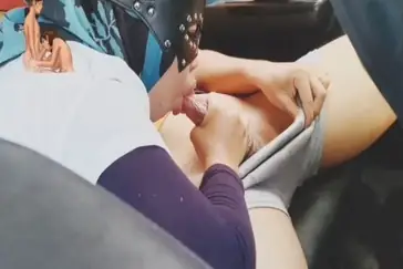 Bokep Jilbab Tante Nyepong Di Mobil HD